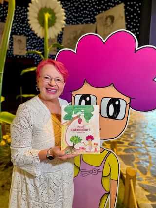 🥹 Možná jste čekali, že letos vyjde další receptová kniha, ALE já už dlouho cítila potřebu vytvořit něco speciálního pro...